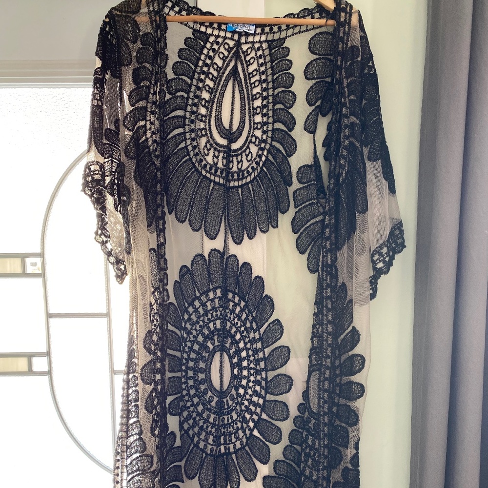 Black and Beige Lace Kimono